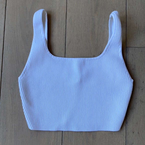 Aritzia Tops - BNWOT Aritzia Sculpt knit crop tank